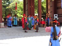 Seoul - Deoksugung - changing of the guard (part 2)