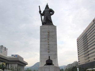 Seoul - Gwanghwamun - Admiral Yi Sun-Shin