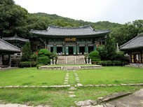 Busan - Beomeosa Temple - garden