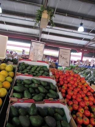 Melbourne - Queen Victoria Market - avocados and tomatoes