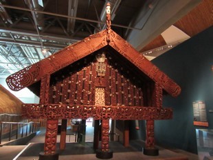 Wellington - Musée Te Papa - Maison Traditionnelle Maorie