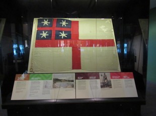 Wellington - Musée Te Papa - premier drapeau des Tribus Unies de Nouvelle-Zélande