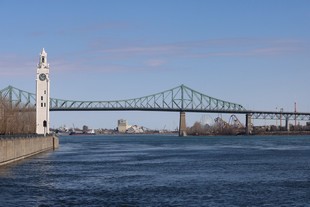 Montréal - tour de l'horloge et pont Jacques-Cartier