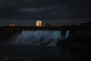 Toronto - Chutes du Niagara - American Falls et Bridal Veil Falls vues de nuit