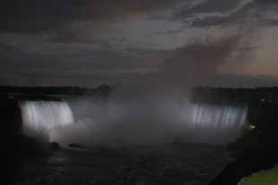 Toronto - Chutes du Niagara - Horseshoe Falls vues de nuit