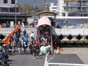 Hiroshima - Miyajima - file d'attente du ferry