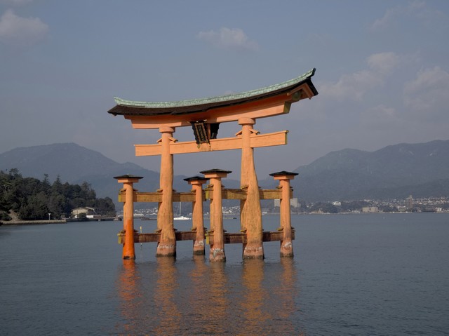 Hiroshima - Miyajima - le grand torii du sanctuaire d'Itsukushima