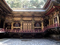 Tokyo - Nikko National Park - Iemitsu Taiyuin Mausoleum - courtyard