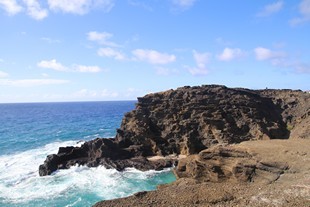 Oahu - Halona Blowhole Lookout - view of the rocks