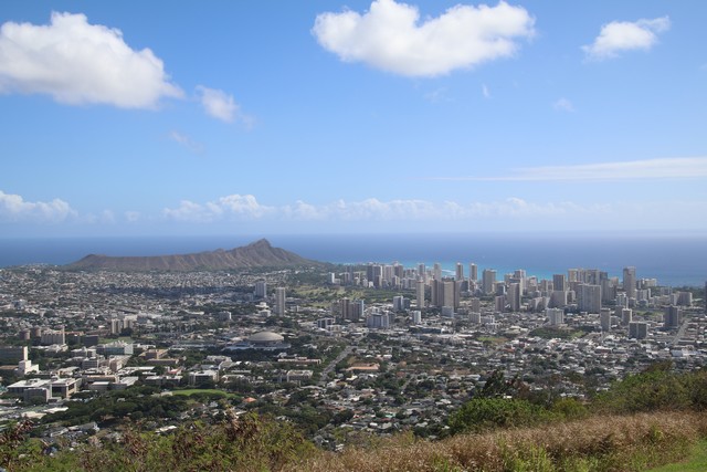 Hawaii - Oahu - view over Waikiki from Tantalus Lookout