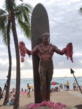 Oahu - Waikiki Beach - statue du « Duke »