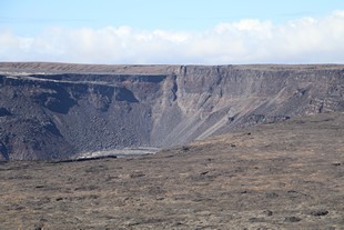Big Island - Volcanoes National Park - Crater Rim Drive - Halema’uma’u Crater, zoomed view