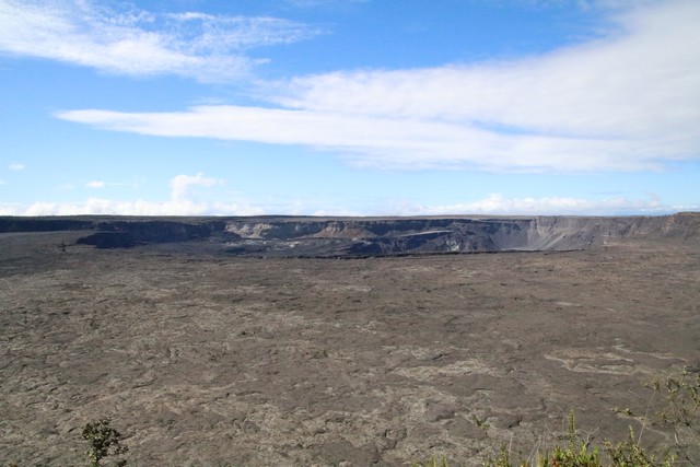 Hawaii - Big Island - Volcanoes National Park - Halemaʻumaʻu pit crater within Kilauea Caldera