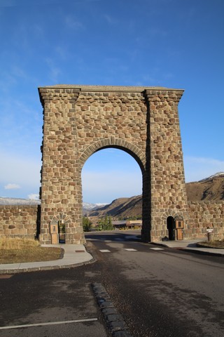 Yellowstone National Park - Mammoth Hot Springs - Roosevelt Arch