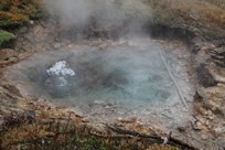 Yellowstone National Park - Norris - Artists Paintpots - boiling pool
